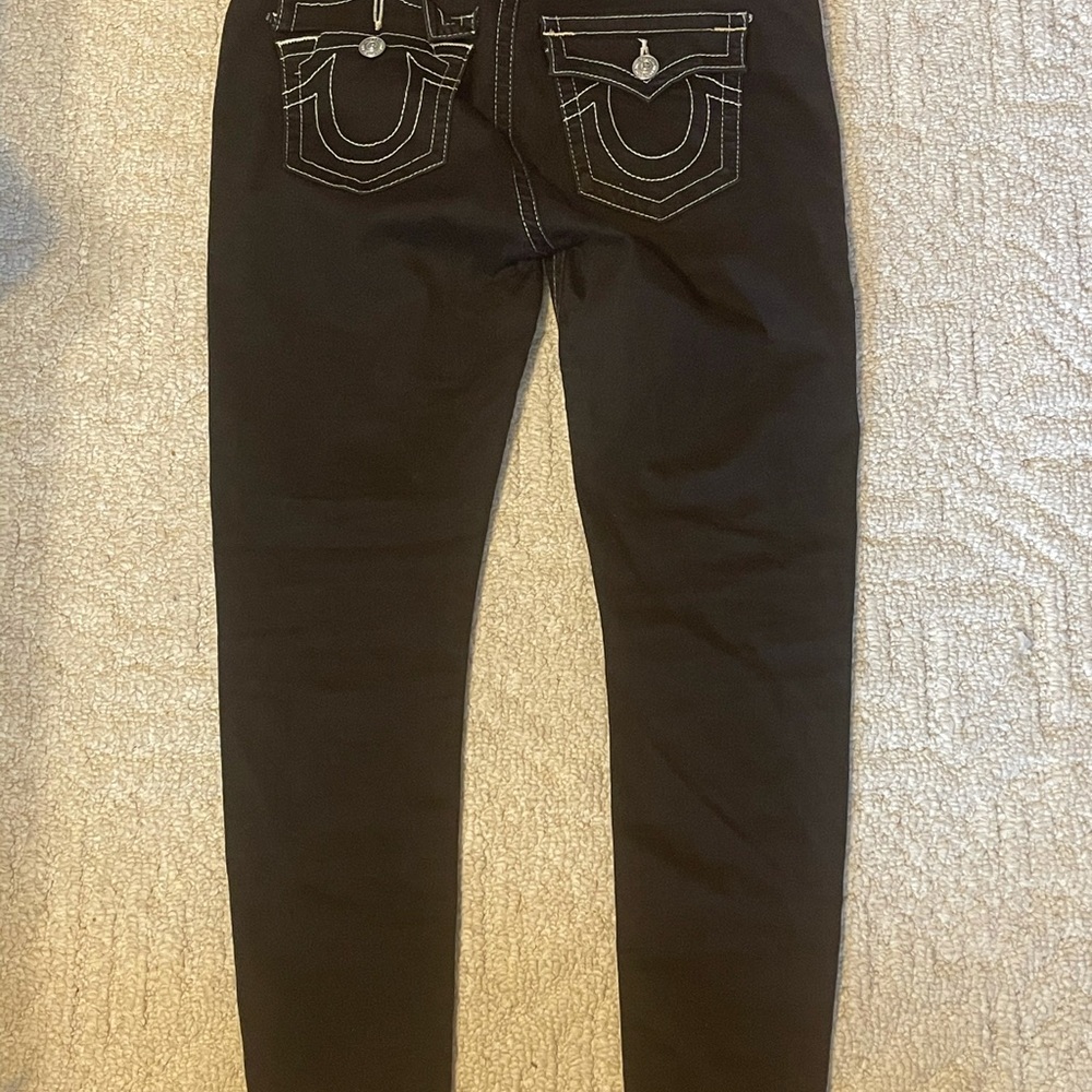 Hello Shoppers I’m selling some exclusive jeans!!